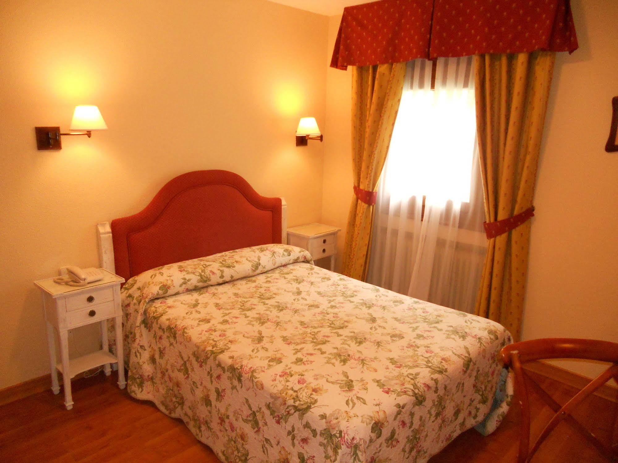נאבאסראדה Hotel Rural Las Postas מראה חיצוני תמונה