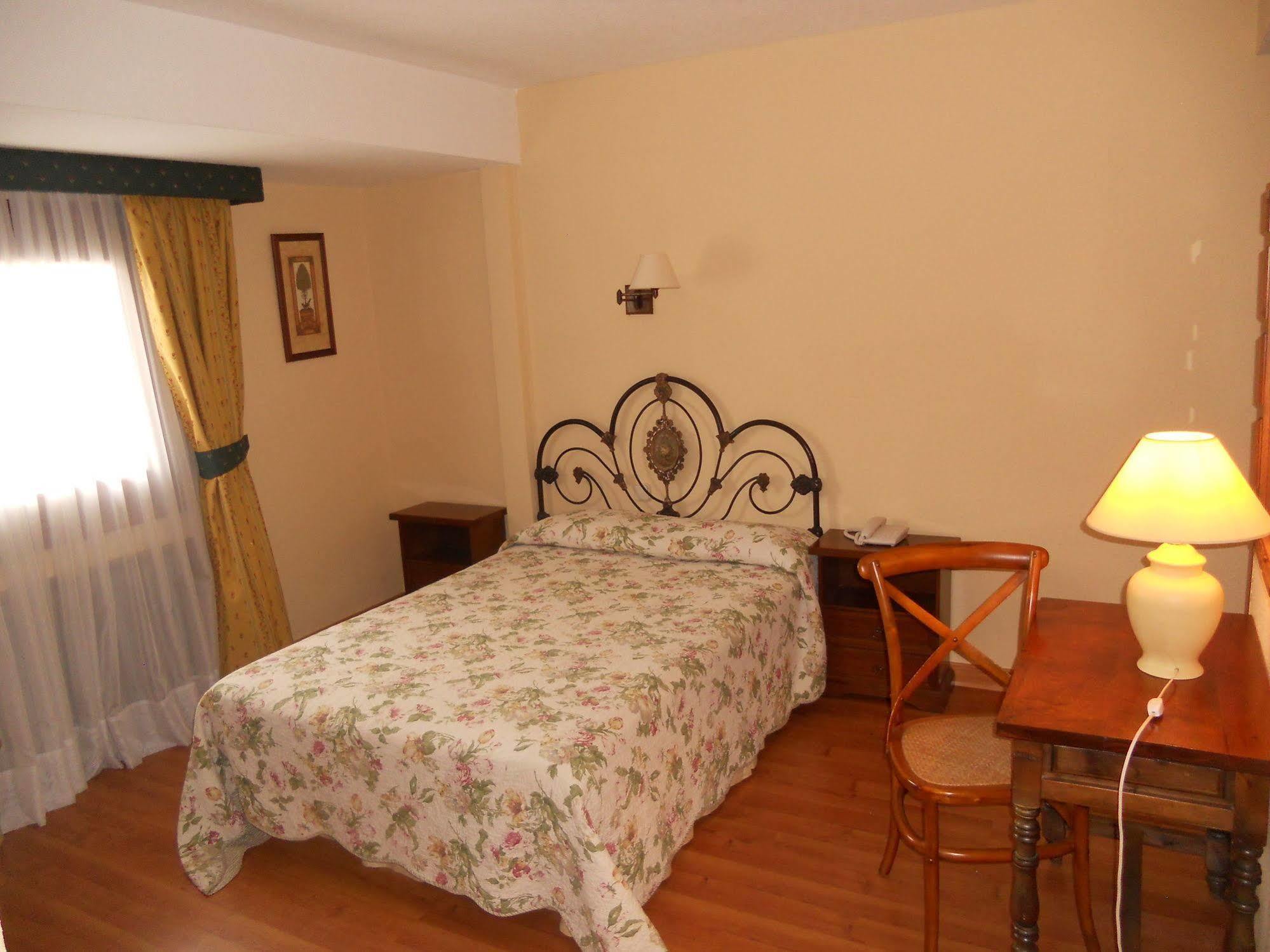 נאבאסראדה Hotel Rural Las Postas מראה חיצוני תמונה
